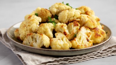 Печен карфиол с подправки и чесън