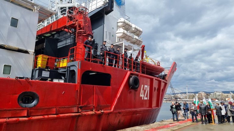 НИК "Св. св. Кирил и Методий" се завърна от Антарктида след успешна мисия (снимки)