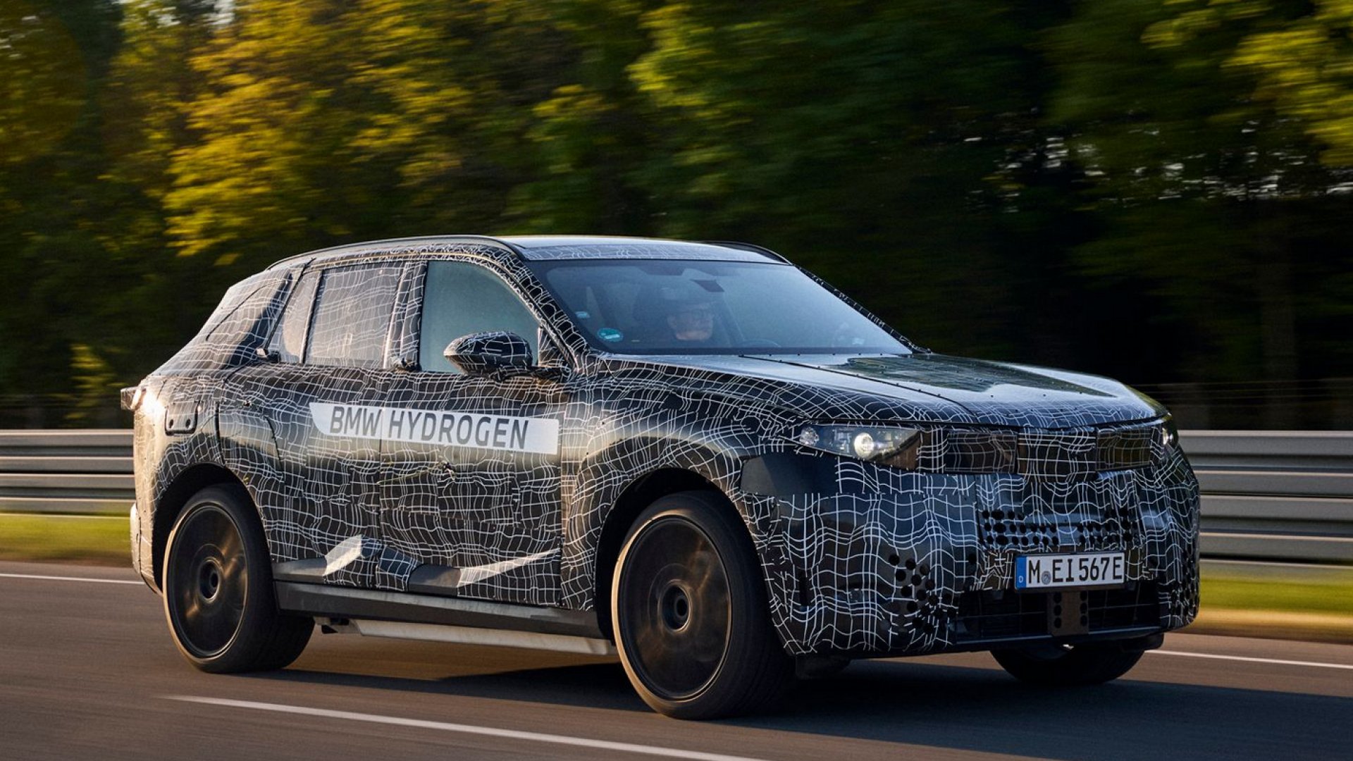 BMW iX5 Hydrogen ще изминава до 620 км с едно зареждане