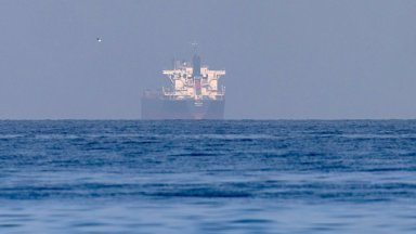 Техеран се съгласи да пропуска до 15 кораба дневно през Ормузкия проток