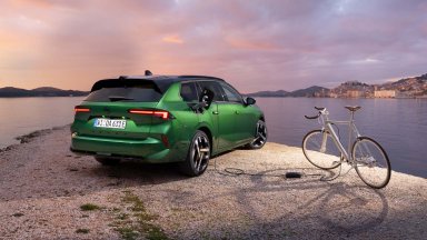Новият Opel Astra Electric се превъна в мобилен източник на енергия