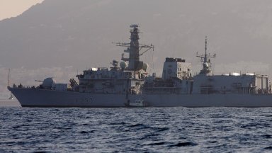 Великобритания отблъснала руски шпионски подводници от кабели и тръбопроводи