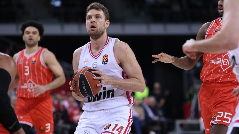 Пълни трибуни в София видяха любимия си Везенков и победа на неговия Олимпиакос