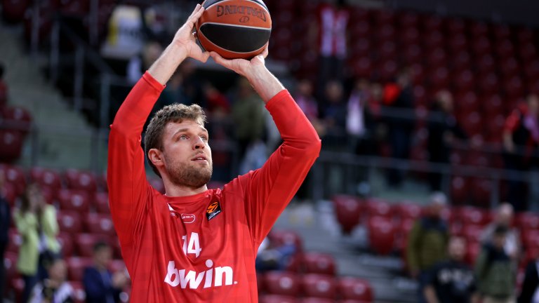 Александър Везенков спечели наградата за реализатор №1 в Евролигата