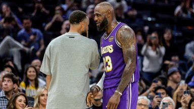 ЛеБрон взе нещата в свои ръце при отсъствието на Лука, а Къри изгледа шоуто отстрани