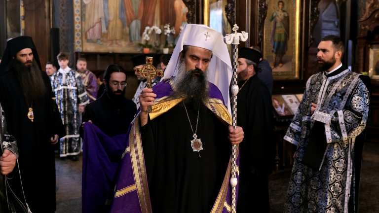 Патриарх Даниил: Да утихнем, да приседнем, нищичко земно да не помисляме (снимки)