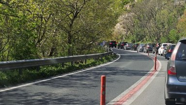  Километрично задръстване в Кресненското дефиле към Гърция (видео)