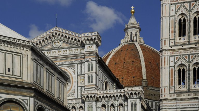 Преди повече от шест века той издига без скеле купол в небето