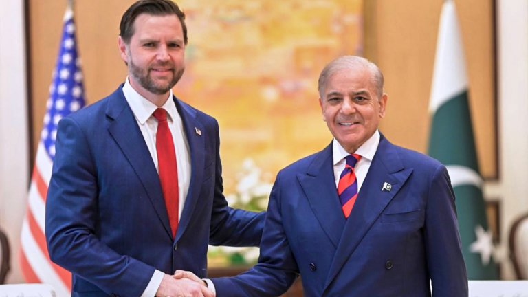 Делегациите на САЩ и Иран проведоха отделни срещи с премиера на Пакистан