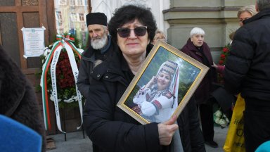 Сбогуване с великата Янка Рупкина на Велика събота (снимки)