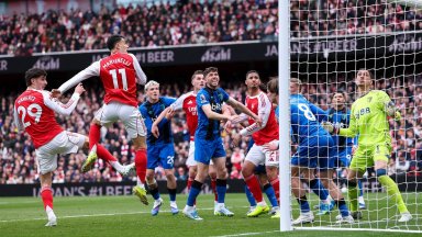 Шок за лидера Арсенал, интригата за титлата в Англия се завърна