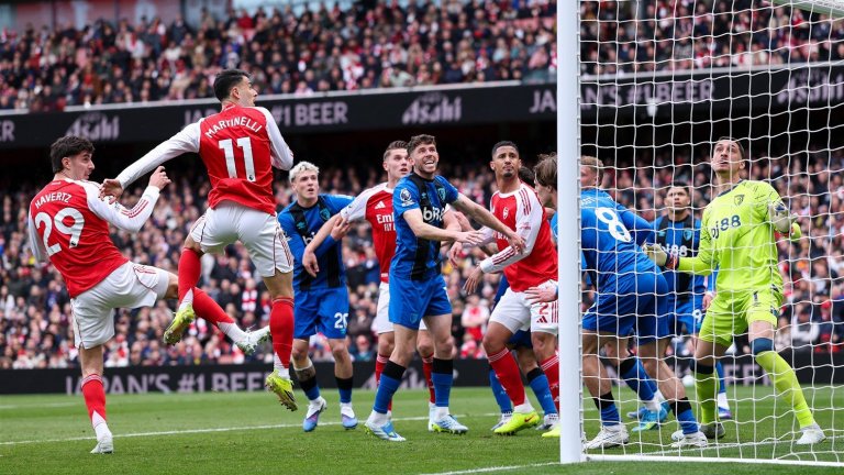 Домакински шок за лидера Арсенал, интригата за титлата се завърна