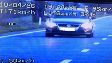 Спряха шофьорка със 176 км/ч, обяснила, че бърза да не ѝ изгорят козунаците