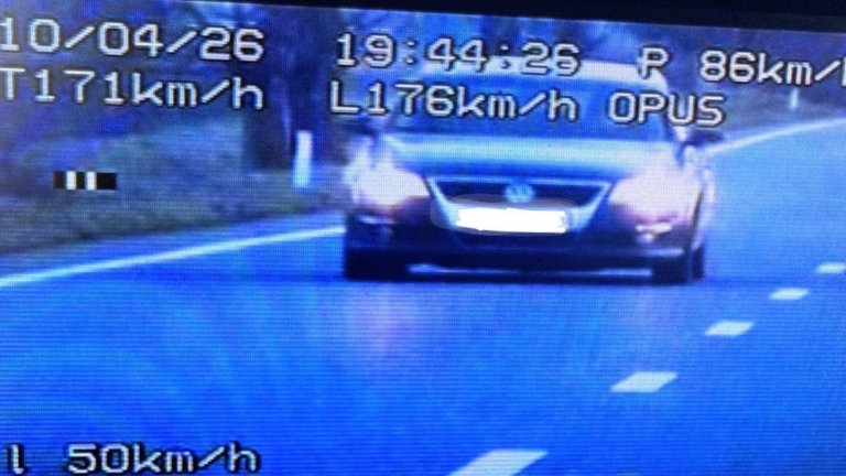 Спряха шофьорка със 176 км/ч, обяснила, че бърза да не ѝ изгорят козунаците