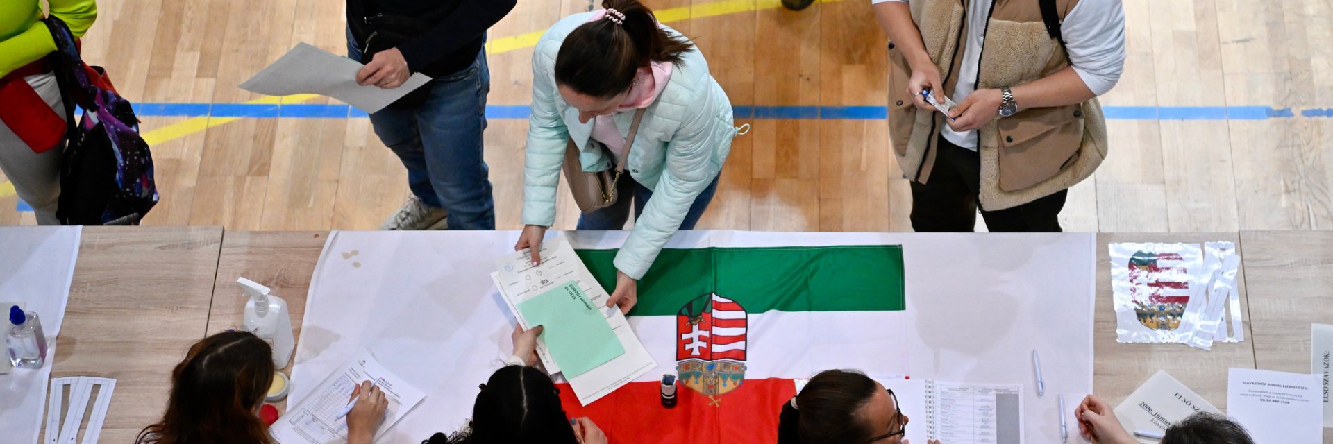 Рекордно висока активност на изборите в Унгария. В Будапеща се оформиха опашки (снимки)