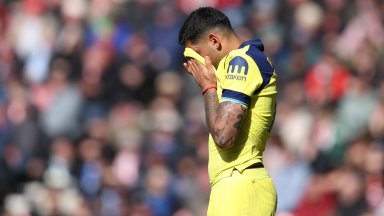 Черна котка мина път на Тотнъм и го остави в зоната на изпадащите