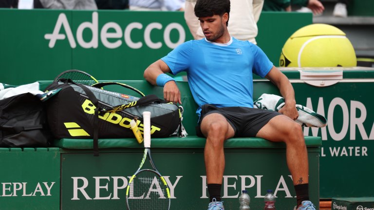 Проблем с китката принуди Карлос Алкарас да се оттегли от Барселона