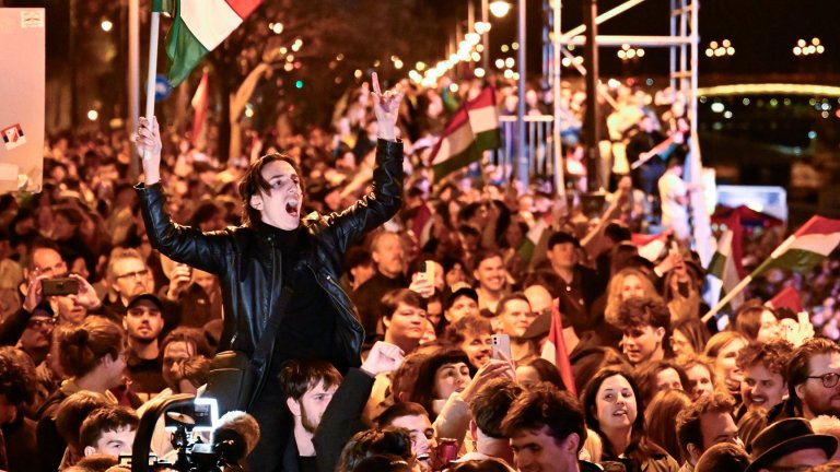 Орбан загуби след 16 г. на власт, победителите превърнаха Будапеща в парти зона