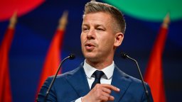 Мадяр поиска оставката на унгарския президент и обвини Сиярто, че унищожава документи