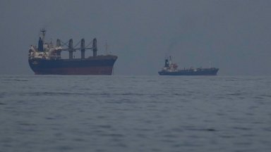 Два санкционирани от САЩ танкера пробиха блокадата на Ормузкия проток