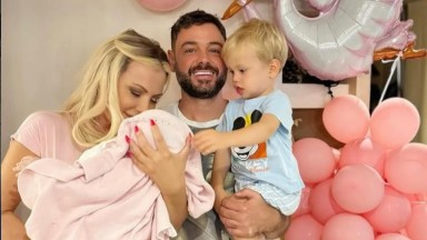 Камелия на първия рожден ден на дъщеря си: Благодарим на живота, че ни срещна (видео)