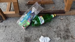 Двор на детска градина осъмна като бунище след празниците 
