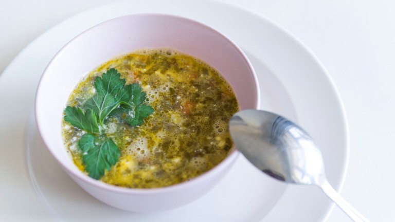 Традиционно: Супа от лапад със застройка от кисело мляко