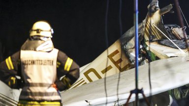 Двама загинаха при катастрофа с малък самолет край Кьолн