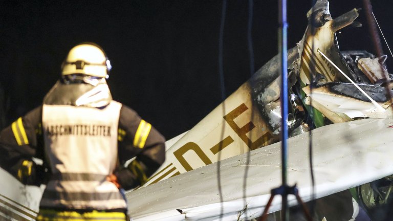 Двама загинаха при катастрофа с малък самолет край Кьолн