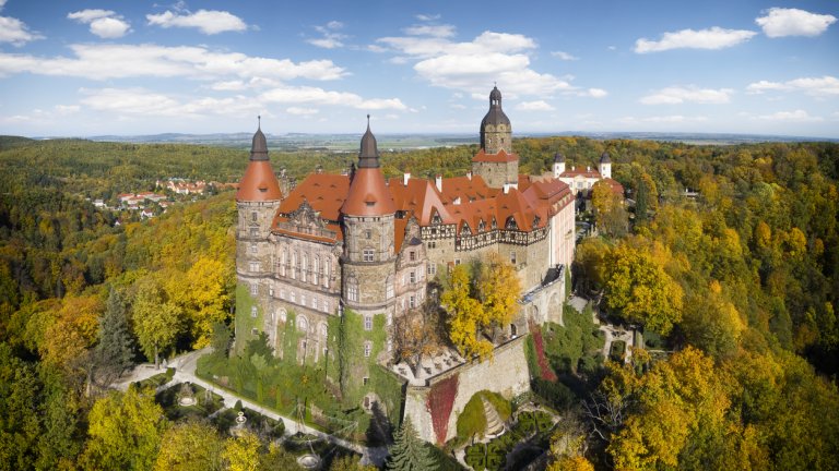 В замъка с мрачна нацистка тайна и заровена златна мистерия