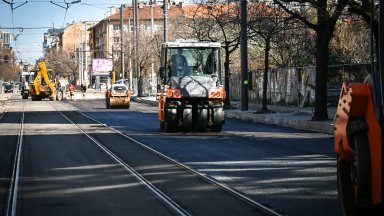 Започна асфалтирането на 1,8 км от столичния булевард "Ал. Стамболийски“ (видео)