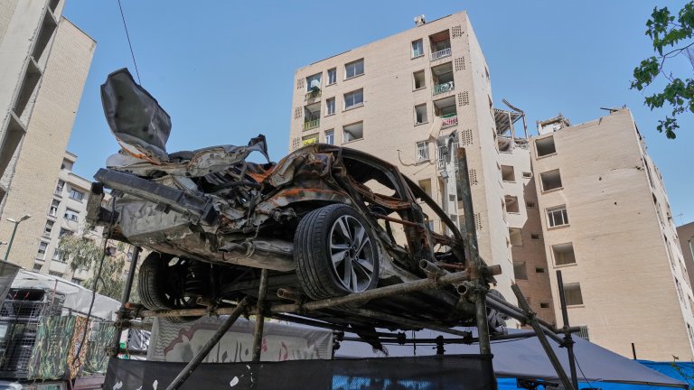 Двоен бомбен атентат разтърси Техеран