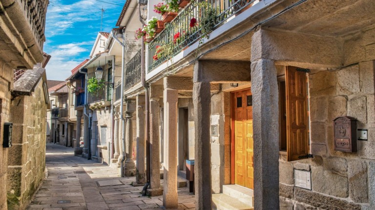 Коя е "най-подценената дестинация в Испания" с таен остров?