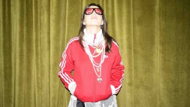 Ина Кънчева представя своя нов сингъл "Месечинко"