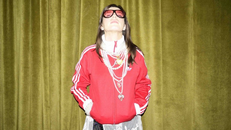 Ина Кънчева представя своя нов сингъл "Месечинко"