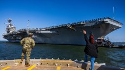 САЩ отказват да продължат примирието с Иран, пращат нов самолетоносач в района (снимки)