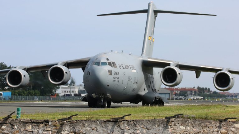 Военни транспортни самолети С-17 Globemaster ще кацат и на летището във Варна