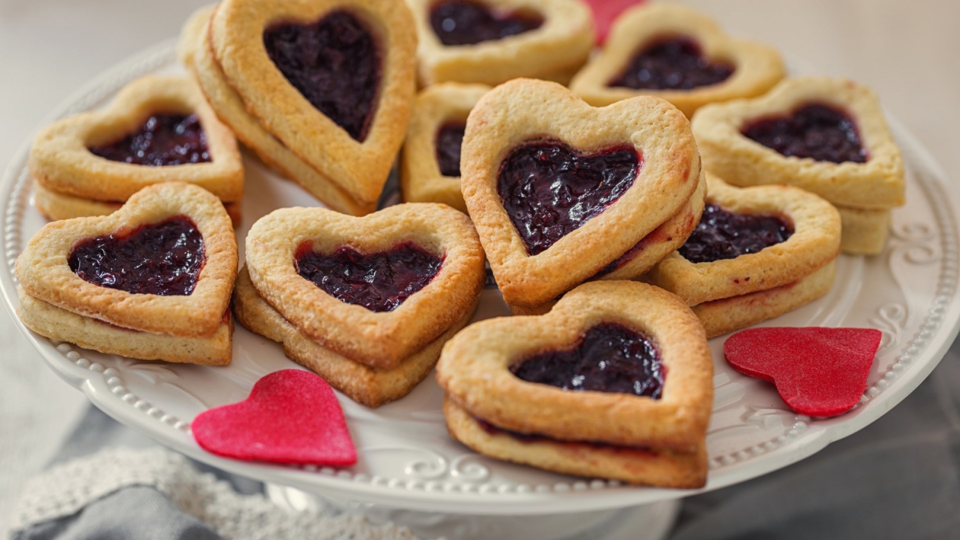 Маслени бисквити с пълнеж от сладко