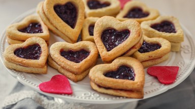 Маслени бисквити с пълнеж от сладко