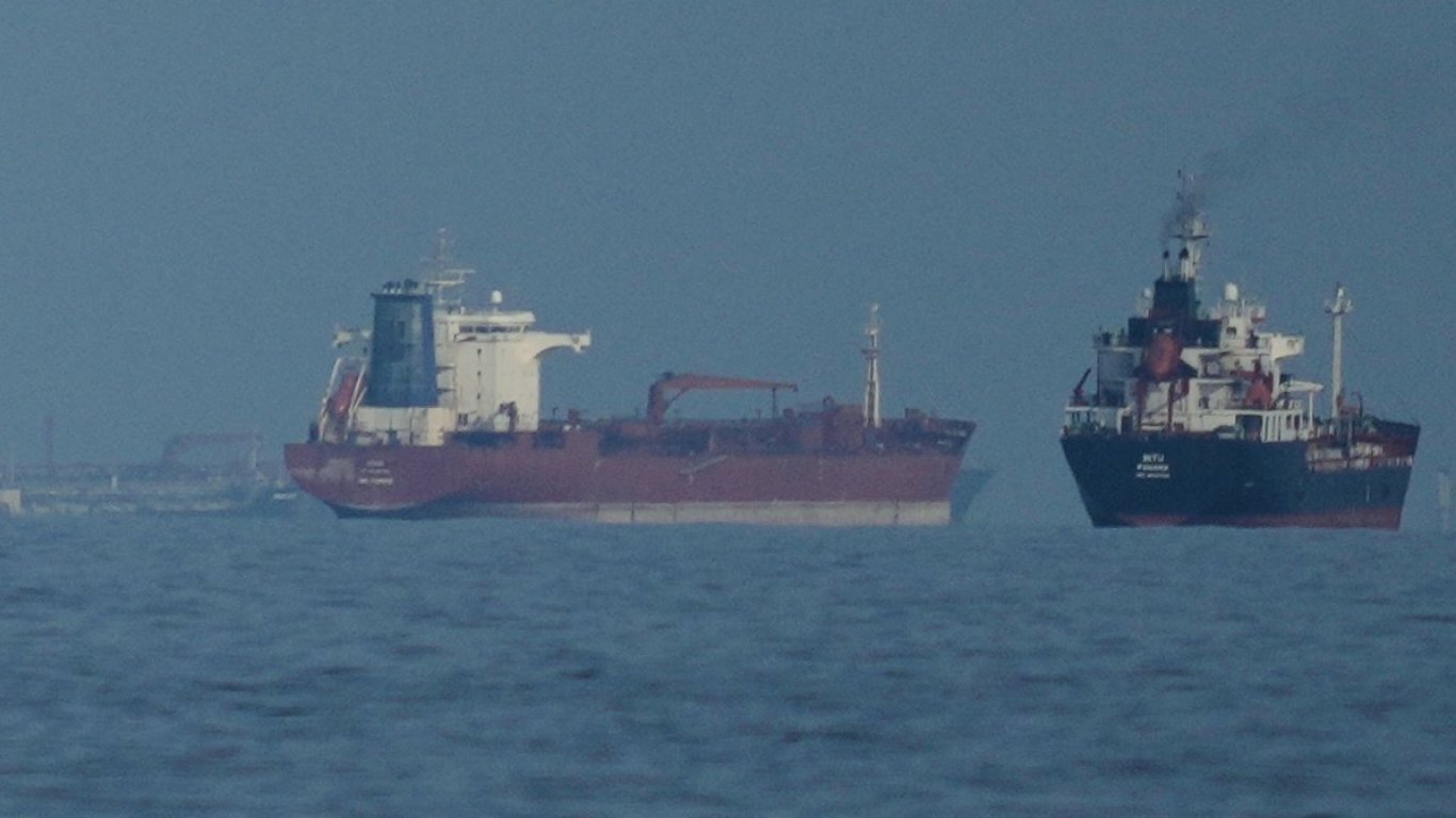Ситуация в морските пътища: Ирански кораби и заплахи за Суецкия канал