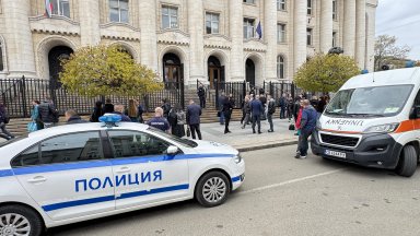 Евакуираха Съдебната палата в София след бомбена заплаха (снимки)
