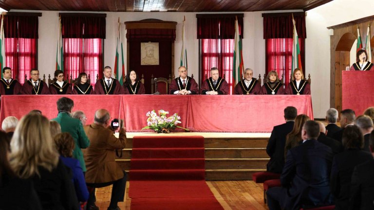 КС чества 35 г. от създаването си с тържество за Конституцията във Велико Търново (снимки)