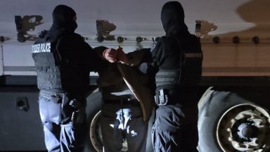 МВР разби канал за трафик на нелегални мигранти от турската до румънската граница (снимки)