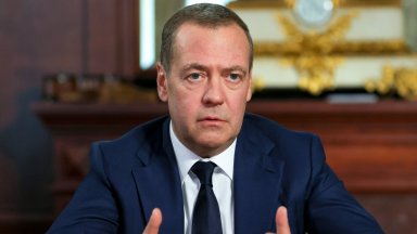 Медведев: Дронове за Украйна въвличат Европа във войната, фабриките стават цели на Русия