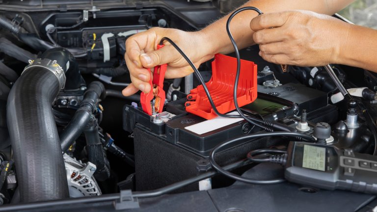 Правилно зареждане на акумулатор: най-чести грешки и добри практики