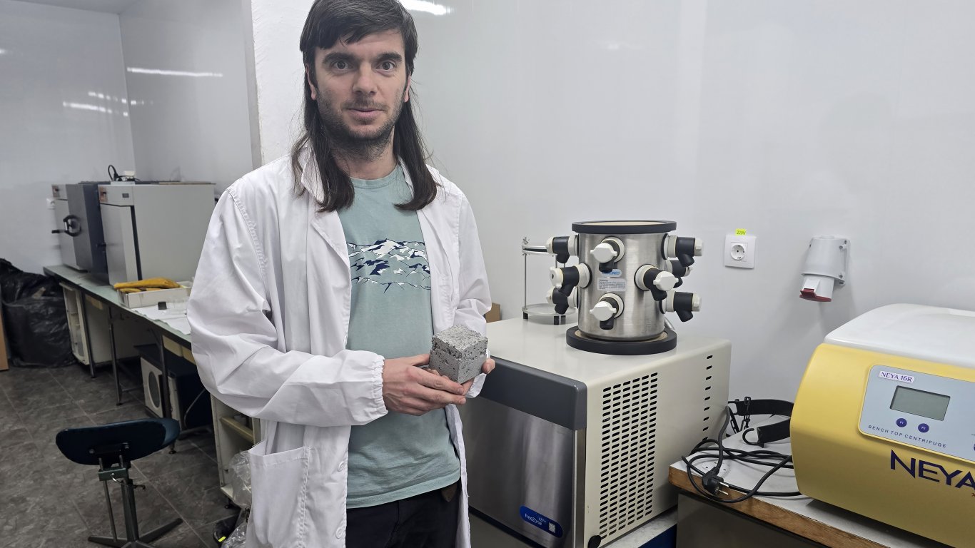 Български учени създадоха нов вид цимент от отпадъци