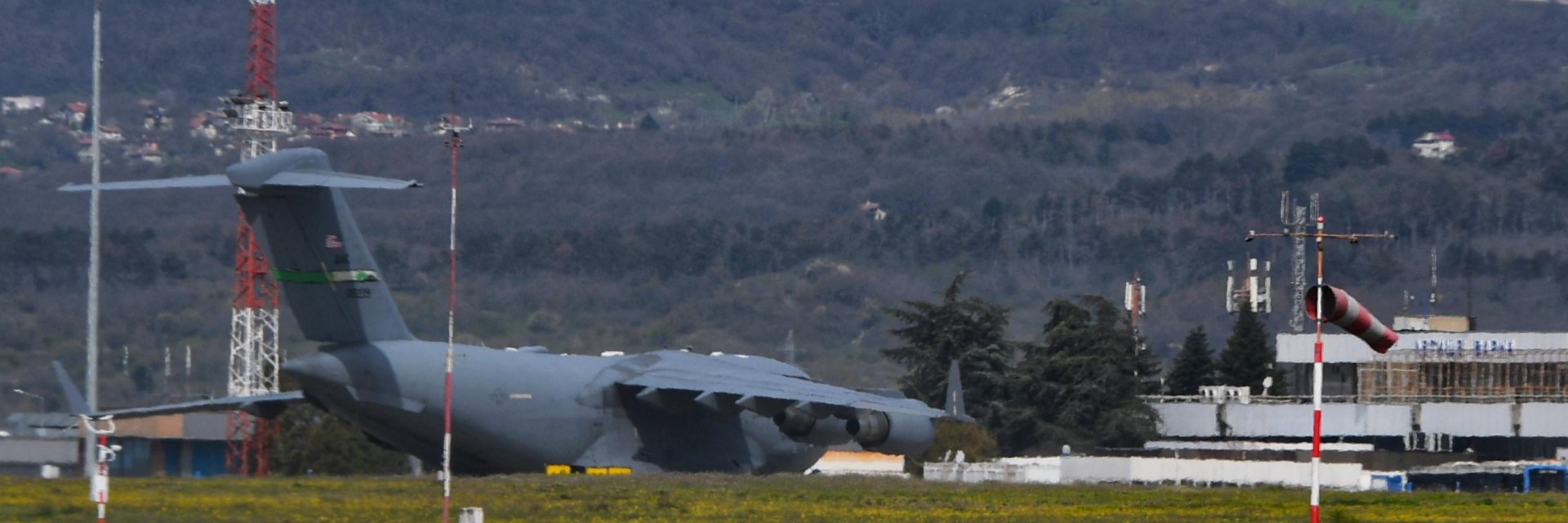 Вижте американските самолети C-17 Globemaster, пристигнали на летището във Варна (снимки)