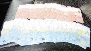 Откриха пари и списъци с имена в колата на кандидат-депутат