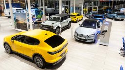 Ford посреща клиентите си в изцяло обновения шоурум в София