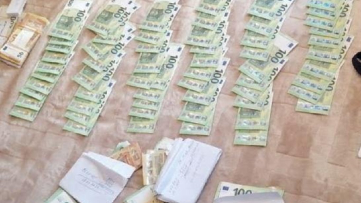 Разследване за купуване на гласове във Варна: Открити 200 000 евро и арести